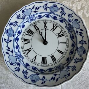 Zwiebelmuster Porcelain Wall Clock